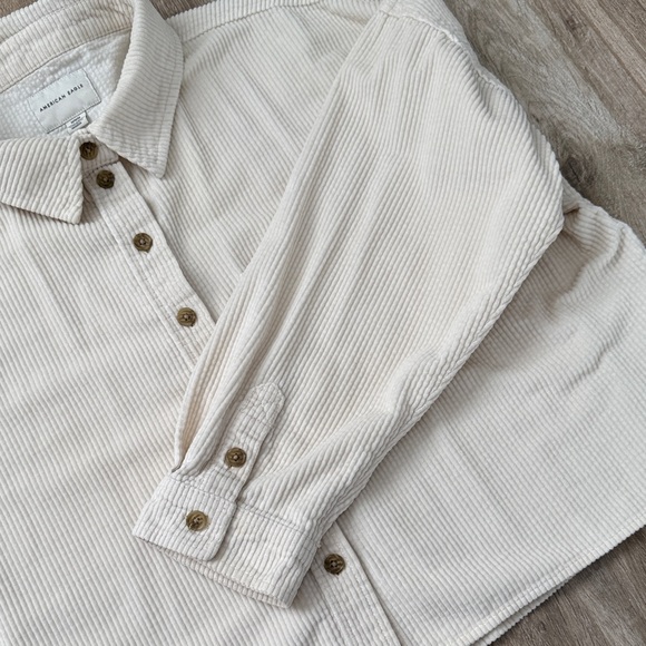 American Eagle Women’s Cream Corduroy Cropped Oversized Shirt Size M - Picture 6 of 11